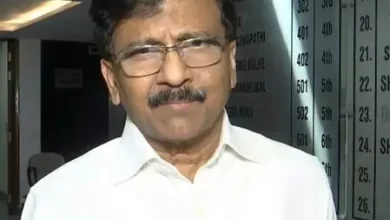 पार्टी में टूट की खबरें पूरी तरह भ्रामक, हमारे नौ सांसद एकजुट : संजय राउत
